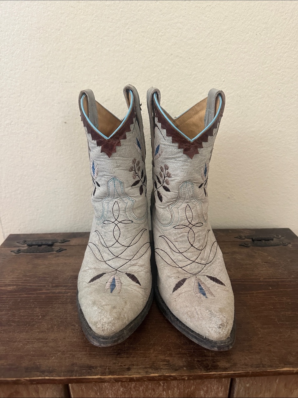 OLD GRINGO  Embroidered Short Shaft Cowgirl Boots - Light Gray - Picture 2 of 6